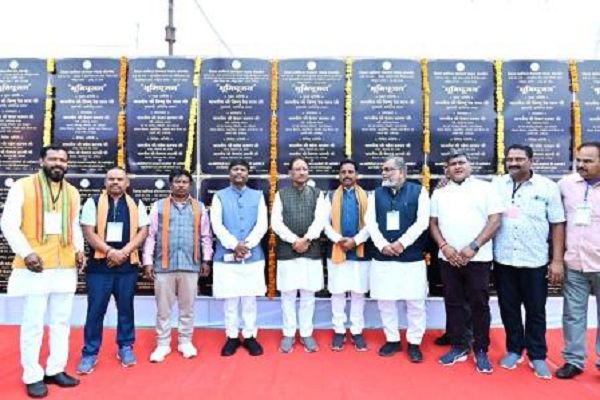 बचेली प्रवास में मुख्यमंत्री ने 160 करोड़ से अधिक राशि के विकास कार्यो का किया लोकार्पण व भूमिपूजन