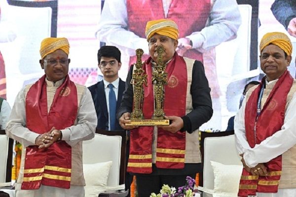 असफलता से घबराएं नहीं, जीवन में सीख लेते हुए आगे बढ़ें : जगदीप धनखड़