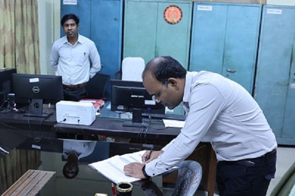 26 कर्मचारी मिले अनुपस्थित, एक दिन का कटेगा वेतन