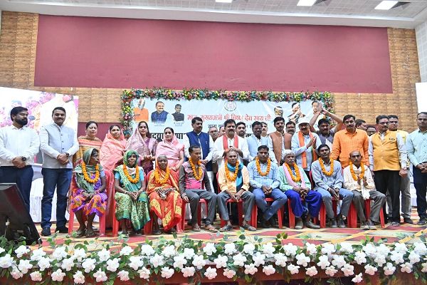 विष्णु के सुशासन सरकार में अब भूमिहीन मजदूर बनेंगे आर्थिक रूप से मजबूत - उपमुख्यमंत्री श्री विजय शर्मा