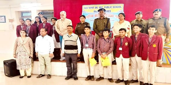 डीएव्ही स्कूल के बच्चों को यातायात के नियमों के प्रति किया जागरूक