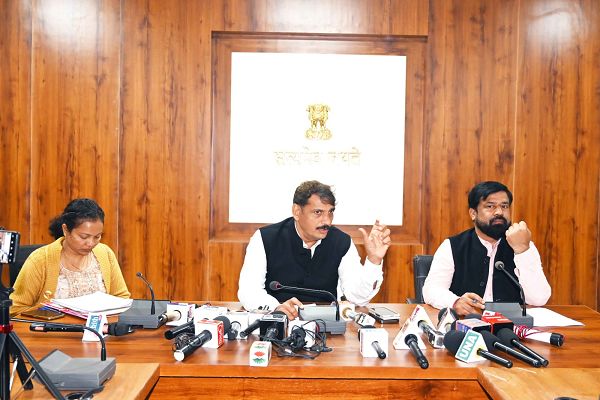  कवर्धा में निष्पक्ष एवं शांतिपूर्ण चुनाव सुनिश्चित करने कलेक्टर ने जारी किए आदेश