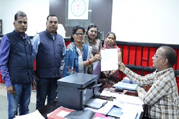 महापौर के लिए 3 अभ्यर्थियों ने लिए नामांकन पत्र