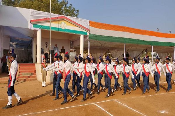 गणतंत्र दिवस से पहले महासमुंद के मिनी स्टेडियम में फुल ड्रेस रिहर्सल