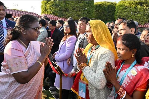 गणतंत्र दिवस पर राष्ट्रपति मुर्मू ने किया कबीरधाम के बैगा परिवारों का सम्मान