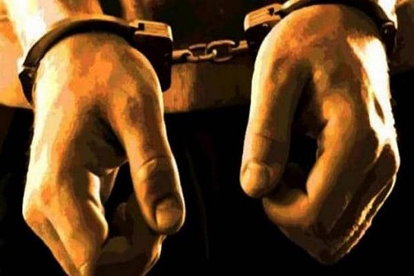 एकाउंटेट गिरफ्तार: दिव्यांग शिक्षक से मांगी थी रिश्वत