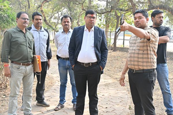 फूटपाथ पर व्यवसाय करने वालो को वेडिंग जोन बनाकर व्यवस्थापित किया जाएगा।