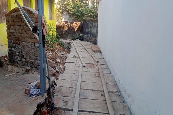 सरकारी राशि के दुरुपयोग का मामला: नाली को ढांक पक्का निर्माण, भ्रष्टाचार के आरोप