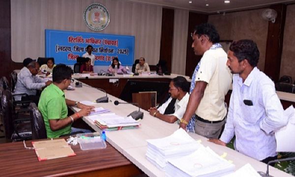  जिला पंचायत सदस्य के 13 पदों के लिए 68 अभ्यर्थियों ने नाम निर्देशन पत्र जमा किया