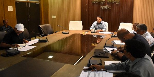 कलेक्टर ने कृषि विभाग के अधिकारियों एवं कृषि उत्पाद समूह के प्रतिनिधियों की ली बैठक