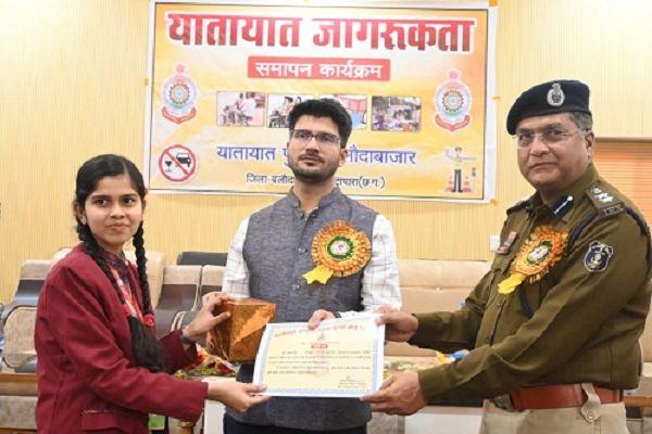 यातायात नियमों का पालन क़ो आदत में करें शुमार : कलेक्टर