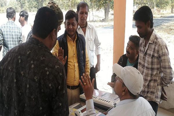 नपं नई लेदरी के मतदाताओं ने सीखा ईवीएम से कैसे करें मतदान