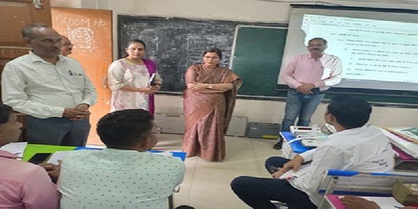 प्रेक्षक जयश्री जैन ने स्ट्रांग रूम, निर्वाचन प्रशिक्षण और रेंडमाईजेशन का किया निरीक्षण