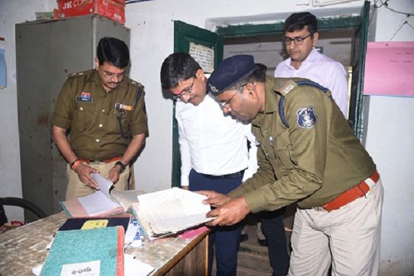 कलेक्टर-एसपी ने की मतदान तैयारियों की समीक्षा