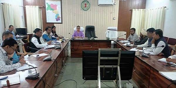 रिटर्रिंग अधिकारी जिला पंचायत ने ली सेक्टर अधिकारियों की बैठक