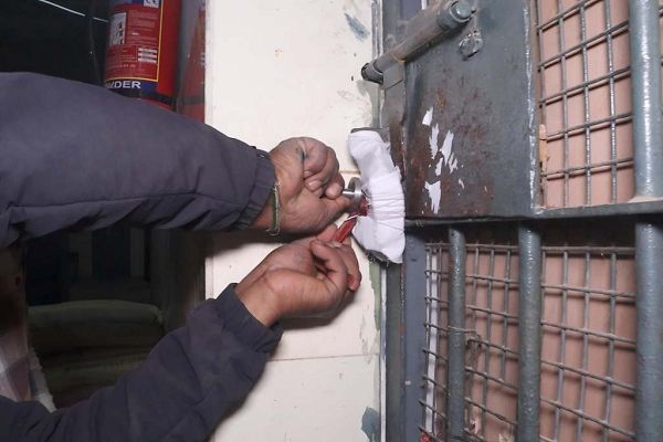 स्ट्रांग रूम में सील हुई मतदान सामग्री, मतगणना 15 को