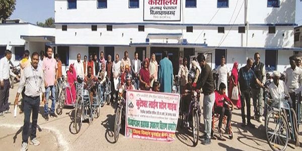 बीएसपी प्रबंधन ने कटनी में किया दिव्यांगजनों को कृत्रिम अंग और अन्य उपकरणों का वितरण