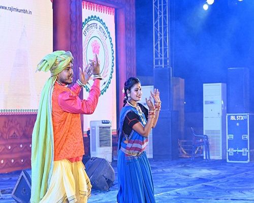 राजिम कुंभ कल्प : निर्मला ठाकुर एवं चंपा निषाद के छत्तीसगढ़ी लोक गीत में झूमने लगे दर्शक