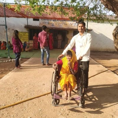 97 वर्षीय अगसिया बाई ने किया मतदान, लोकतंत्र के प्रति दिखाया समर्पण