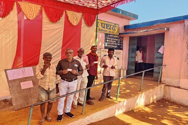 बेमेतरा के ग्राम पंचायत जेवरी-पथर्रा में शांतिपूर्ण मतदान सम्पन्न