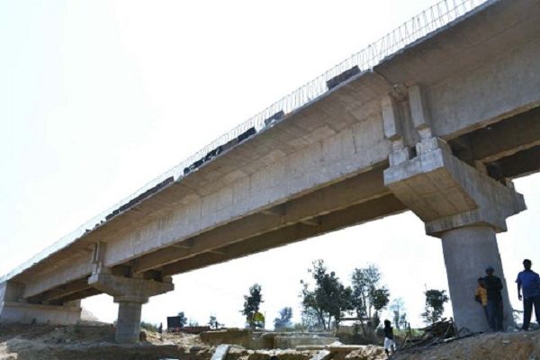 कलेक्टर एवं एसपी ने पांगन नदी पर बन रहे उच्चस्तरीय पुल निर्माण कार्य का लिया जायजा