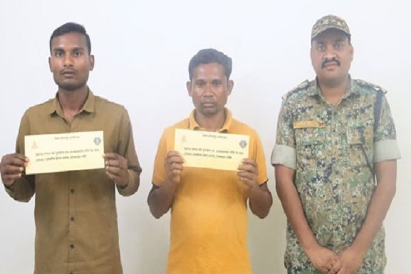 2 नक्सली मिलिशिया प्लाटून सदस्य ने किया आत्मसमर्पण