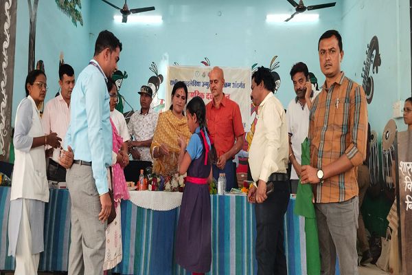 महापौर ने सामूहिक दवा सेवन कार्यक्रम का किया शुभारंभ