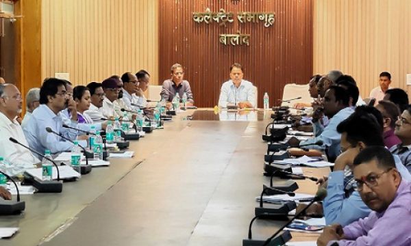 कलेक्टर ने खनिज शाखा के कार्यों की समीक्षा की