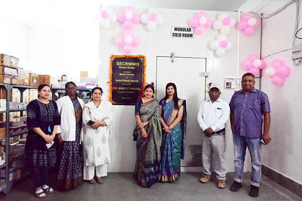 दक्षिण पूर्व मध्य रेलवे महिला कल्याण संगठन (सेक्रो) बिलासपुर मंडल द्वारा केंद्रीय रेलवे चिकित्सालय बिलासपुर में उपलब्ध कराई गई मॉड्यूलर कोल्ड रूम, कंप्यूटर, प्रिन्टर एवं चेयर की सुविधा | 