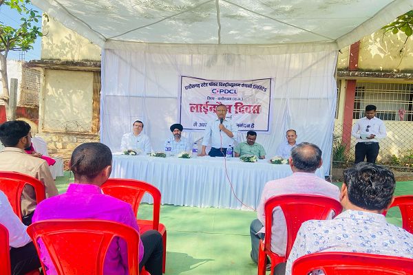 लाईनमैन दिवस पर उत्कृष्ट कर्मचारियों का हुआ सम्मान