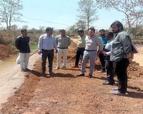 कलेक्टर ने भेड़िया नवागांव पुराने माइनर नहर-नाली के जीर्णोंद्धार कार्य का किया अवलोकन
