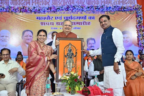 डॉ रमन सिंह की उपस्थिति में राजनांदगांव के नवनिर्वाचित महापौर-पार्षदों ने ली शपथ