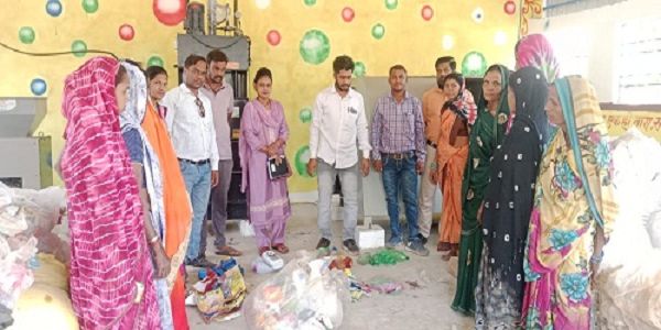 स्वच्छता दीदियों को कचरा प्रबंधन के संबंध में दिया गया प्रशिक्षण