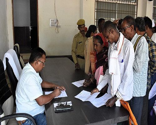 अपर कलेक्टर ने जनदर्शन में सुनी आम लोगों की समस्याएं