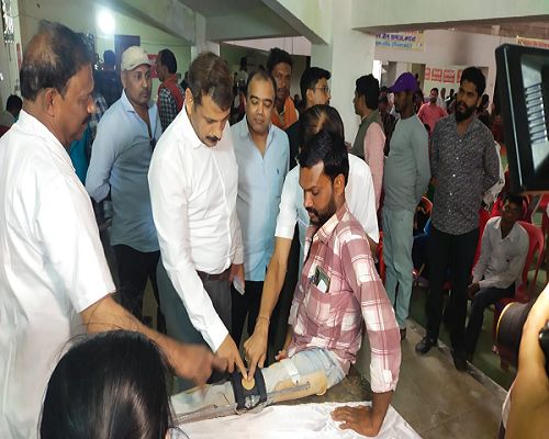 कलेक्टर श्री गोपाल वर्मा ने दिव्यांग सेवा शिविर का किया अवलोकन
