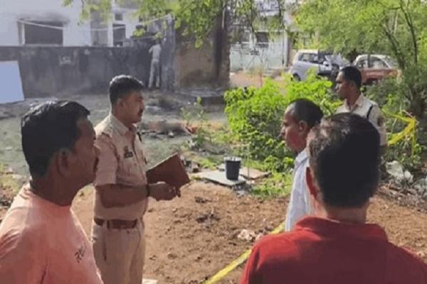 संदिग्ध हालत में महिला की लाश मिलने से सनसनी