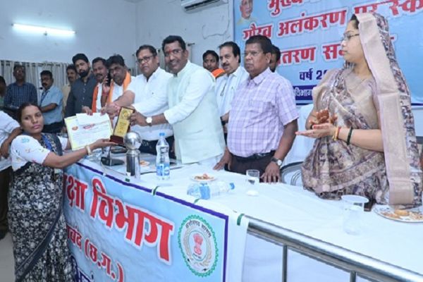 शिक्षकों का राष्ट्र निर्माण में महत्वपूर्ण योगदान : विधायक