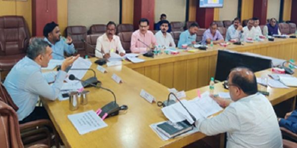 कलेक्टर की अध्यक्षता में खनिज संस्थान न्यास के शासी परिषद की बैठक