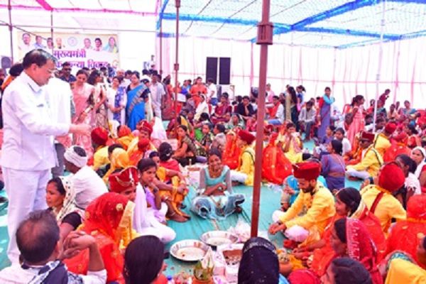 नव दाम्पत्य जीवन में प्रवेश करने वाले दम्पतियों को कैबिनेट मंत्री ने दी शुभकामनाएं