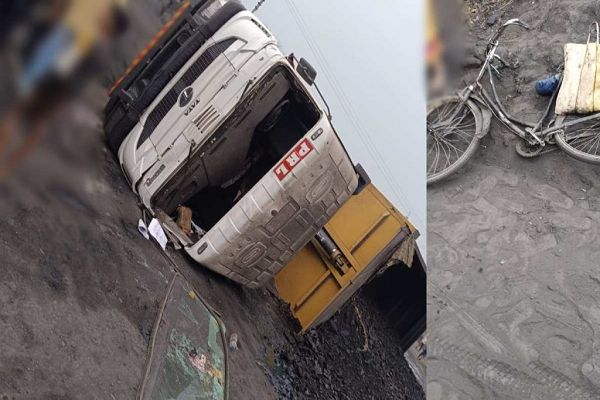 अनियंत्रित ट्रेलर पलटा , सायकल सवार की मौत