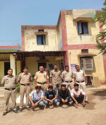 IPL में सट्टा खेलने/खिलाने वाले 4 सट्टेबाजों को कबीरधाम पुलिस ने किया क्लीन बोल्ड