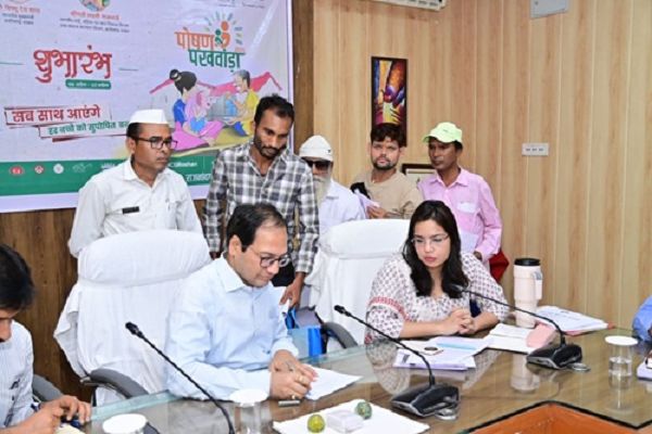 कलेक्टर ने गंभीरतापूर्वक जनसामान्य की सुनी शिकायत एवं समस्याएं