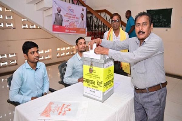 सुशासन तिहार : कलेक्टोरेट परिसर के समाधान पेटी में 23 आवेदन हुए प्राप्त