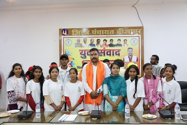 बीजापुर में आयोजित हुआ युवा संवाद कार्यक्रम, युवाओं के विचारों से बनेगी सशक्त युवा नीति