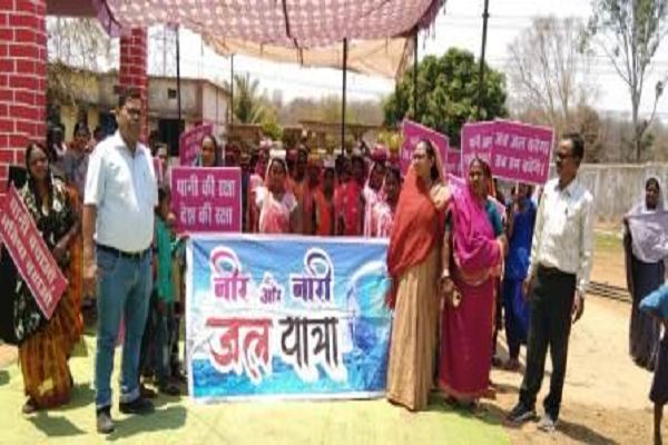 ग्राम कनहरटोला व शेरपा में निकाली गई कलश जल यात्रा