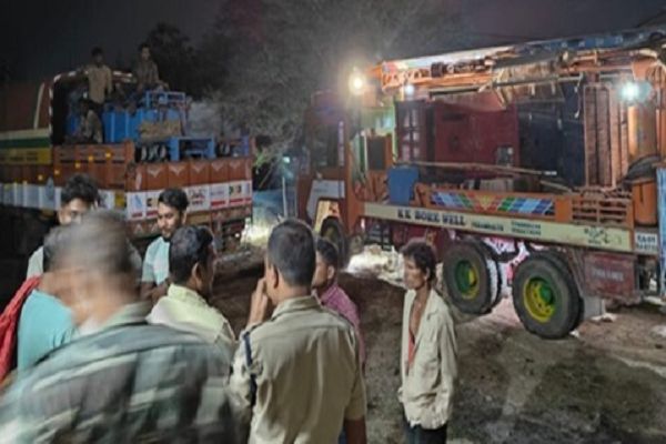 बिना अनुमति नलकूप खनन करते दो बोर गाड़ी जब्त