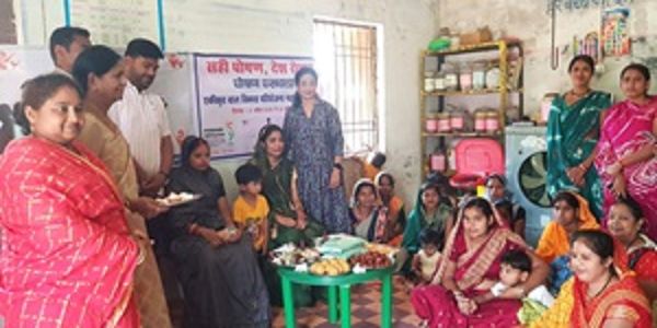 आंगनबाड़ी केन्द्रों में सुपोषण चौपाल बालिकाओं को कराया अन्नप्राशन