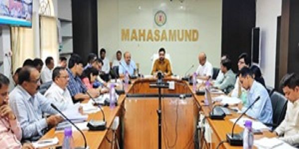 कलेक्टर ने ली बैठक सरकार के प्रमुख योजनाओं के प्रगति की समीक्षा की