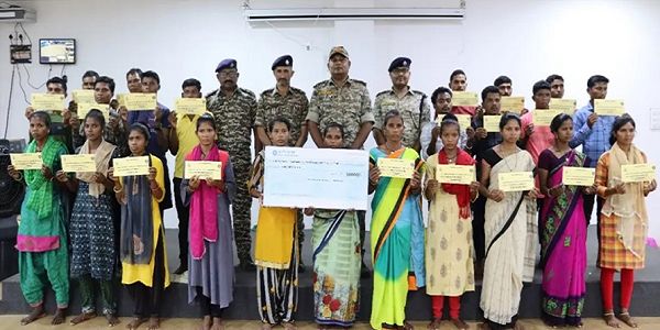 नक्सल उन्मूलन अभियान को बड़ी सफलता, 24 माओवादियों ने किया आत्मसमर्पण