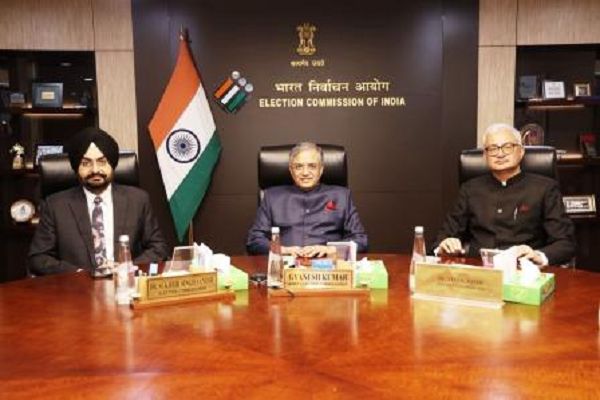 ईसीआई की तीन नई पहल : मतदाता सूची के अद्यतन के लिए मृत्यु पंजीकरण का इलेक्ट्रॉनिक डेटा प्राप्त करना